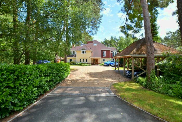 2 Bedroom Flat To Rent In West Parley, Ferndown, BH22