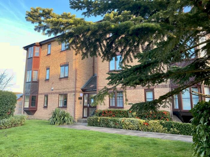 2 Bedroom Apartment To Rent In Poets Chase, Aylesbury, Buckinghamshire, HP21