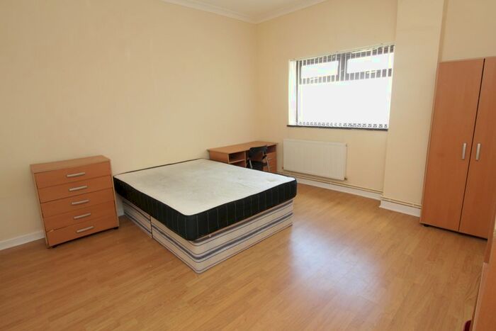 4 Bedroom Flat To Rent In Coburn Street, Cathays, Cardiff CF24