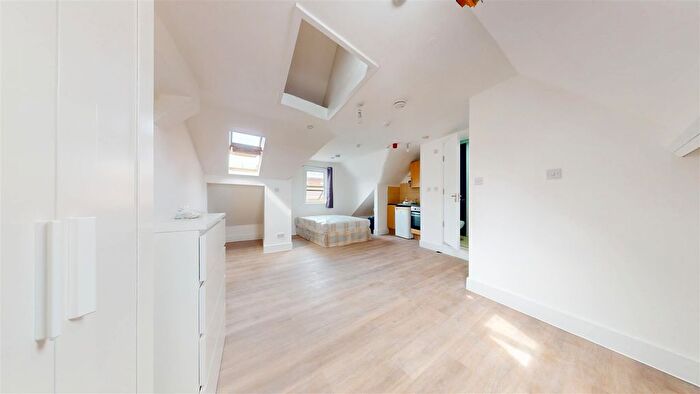 1 Bedroom Flat To Rent In High Road, Willesden Green, NW10