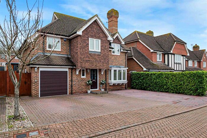 4 Bedroom Detached House For Sale In Stirling Close, Sidcup, DA14
