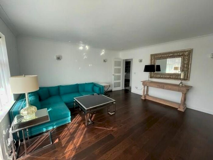 3 Bedroom Flat To Rent In Sandgate Road, Folkestone, CT20