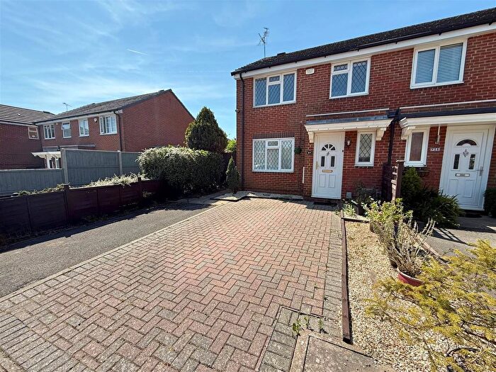 3 Bedroom Semi-Detached House To Rent In Whitwell Close, Luton, LU3
