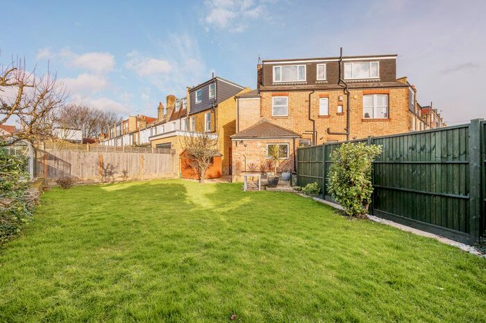 2 Bedroom Property To Rent In Brookfield Road, London, W4