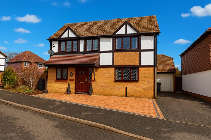 4 Bedroom Detached House For Sale In Greenacres Drive, Hailsham, BN27