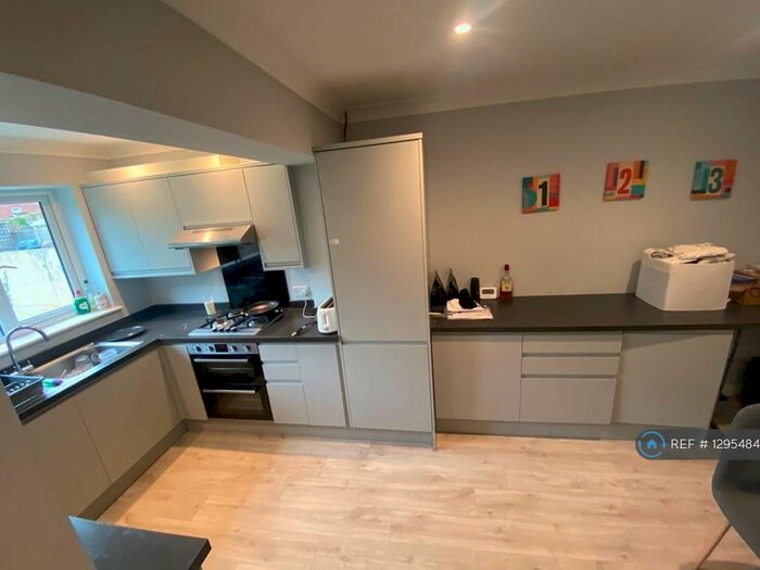 4 Bedroom Semi-Detached House To Rent In Willow Way, Guildford, GU1