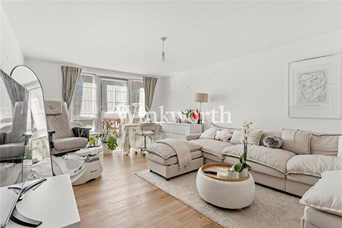 2 Bedroom Apartment For Sale In Church Road, London, N17