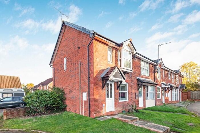 2 Bedroom Semi-Detached House To Rent In Waltham Gardens, Banbury, OX16