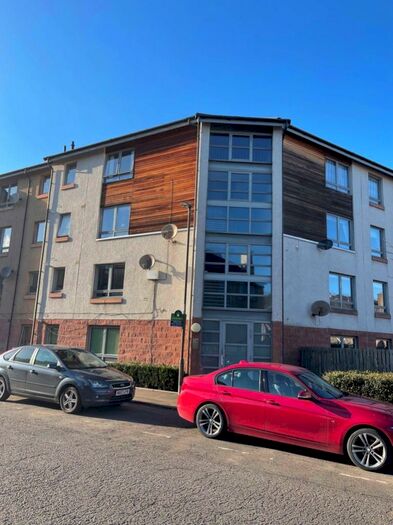 2 Bedroom Flat To Rent In Restalrig Drive, Edinburgh, EH7
