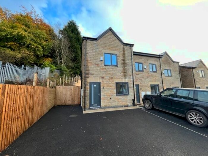 4 Bedroom Semi-Detached House To Rent In Vale Street, Bacup, Rossendale, OL13