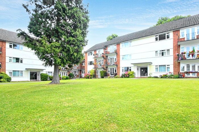 2 Bedroom Flat To Rent In Lindfield Gardens, Guildford, GU1
