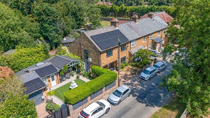 4 Bedroom End Of Terrace House For Sale In Norwood Lane, Iver Heath, SL0