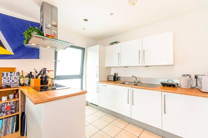 1 Bedroom Flat To Rent In Oval Road, Camden Town, London, NW1