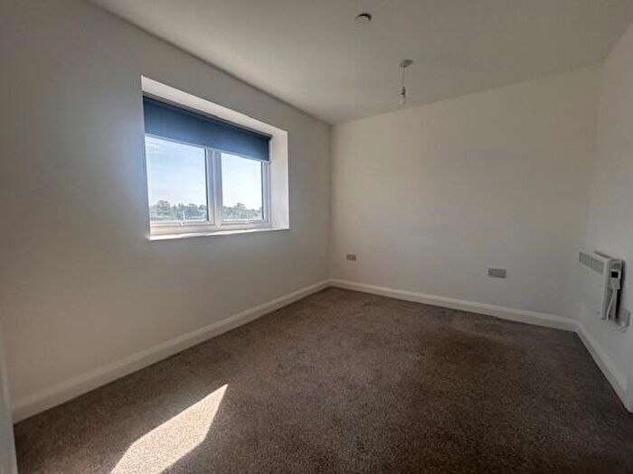 2 Bedroom Apartment To Rent In White Rose Apartments, Stockwood Gardens, Luton, LU1