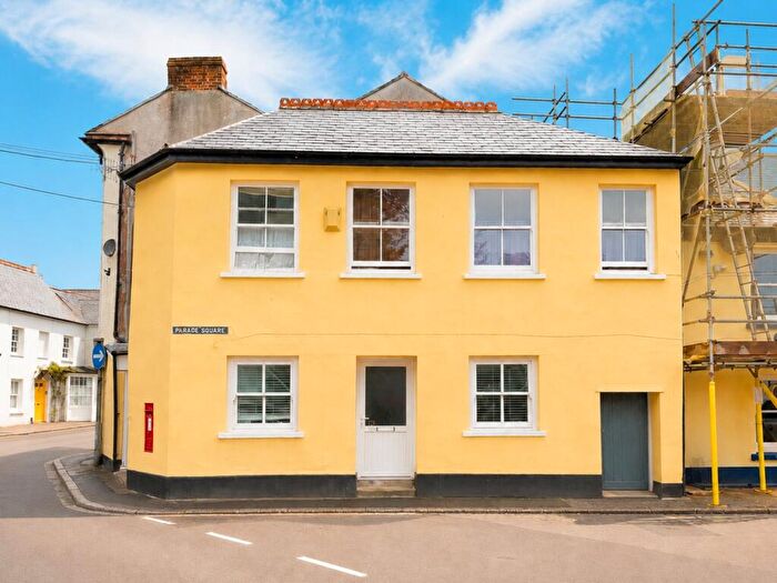 1 Bedroom Flat For Sale In Parade Square, Lostwithiel, Cornwall, PL22