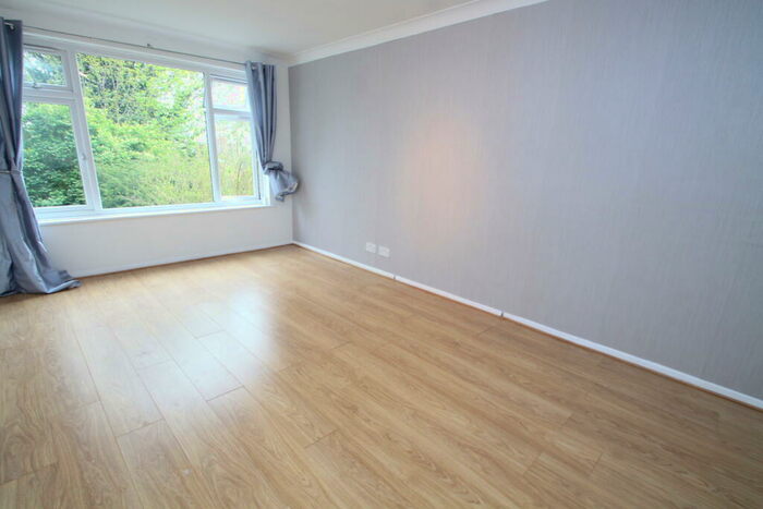 2 Bedroom Flat To Rent In Sharon Court, Bickley Road, Bromley, BR1