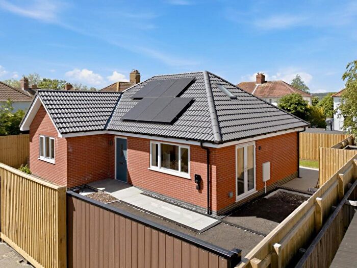 3 Bedroom Detached Bungalow To Rent In Winford Grove, Bedminster Down, Bristol, BS13