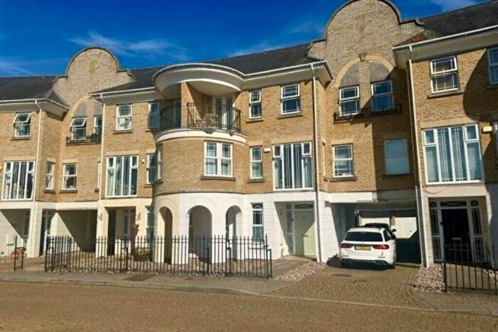 5 Bedroom Town House To Rent In Dettingen Crescent, Deepcut, GU16