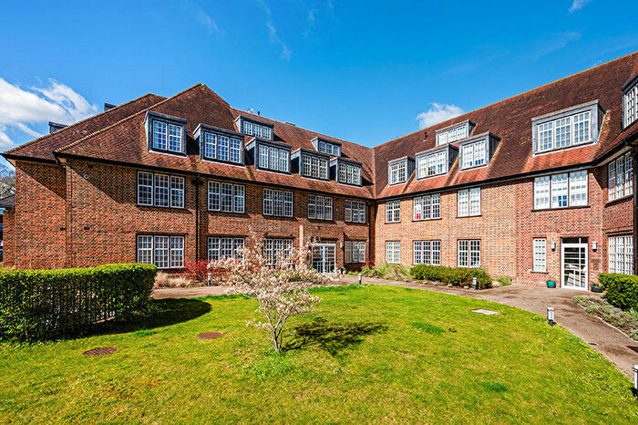 2 Bedroom Apartment For Sale In Lesbourne Road, Reigate, RH2