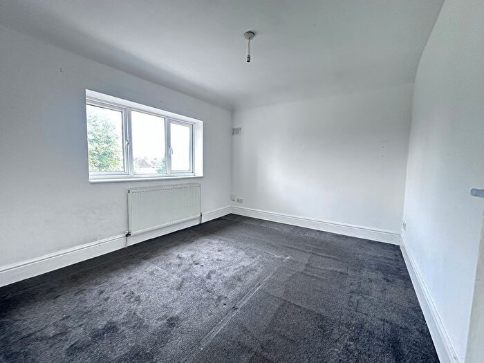 1 Bedroom Flat To Rent In Gubbins Lane, Romford, RM3