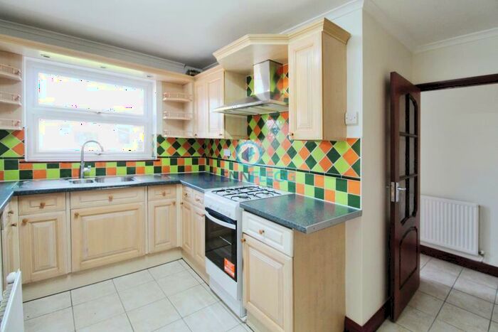 5 Bedroom Semi-Detached House To Rent In Norfolk Avenue, Slough, SL1