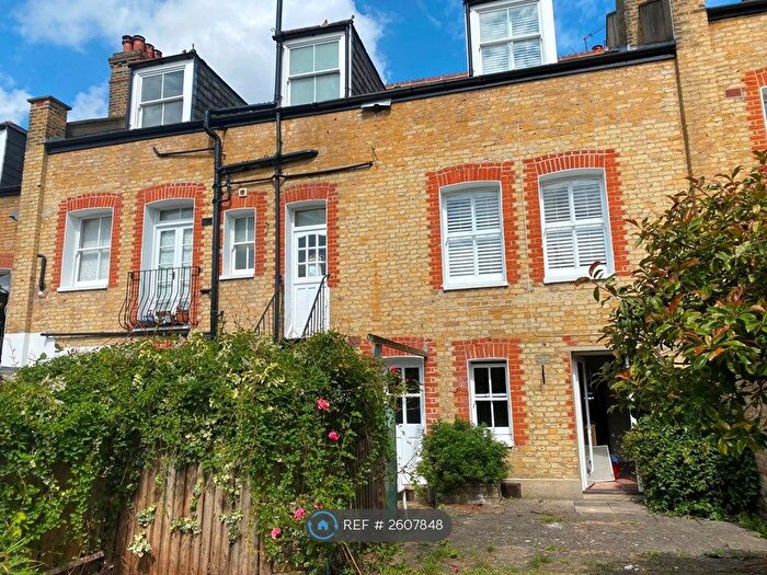 2 Bedroom Flat To Rent In Terrapin Road, London, SW17
