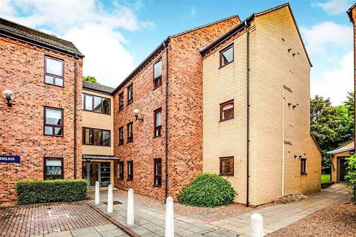 2 Bedroom Flat For Sale In Woodlands Village, Wakefield, West Yorkshire, WF1