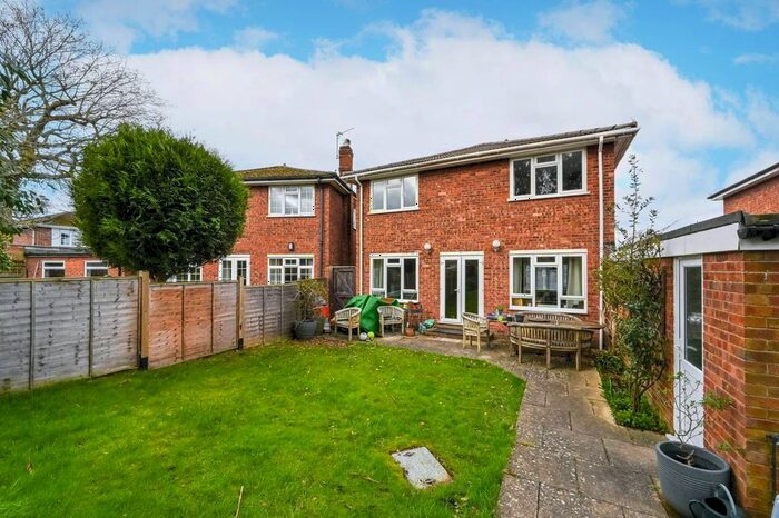 4 Bedroom Detached House To Rent In New Malden, New Malden, KT3