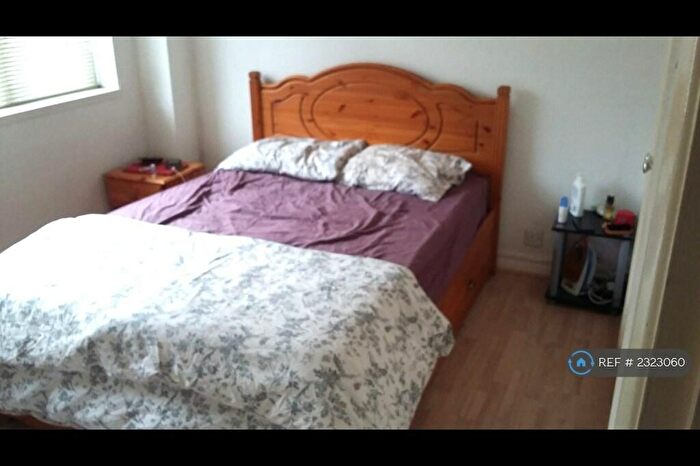 1 Bedroom Flat To Rent In Westfield Park, Pinner, HA5