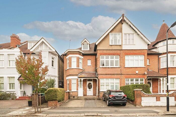 2 Bedroom Flat For Sale In Amherst Avenue, Ealing, W13