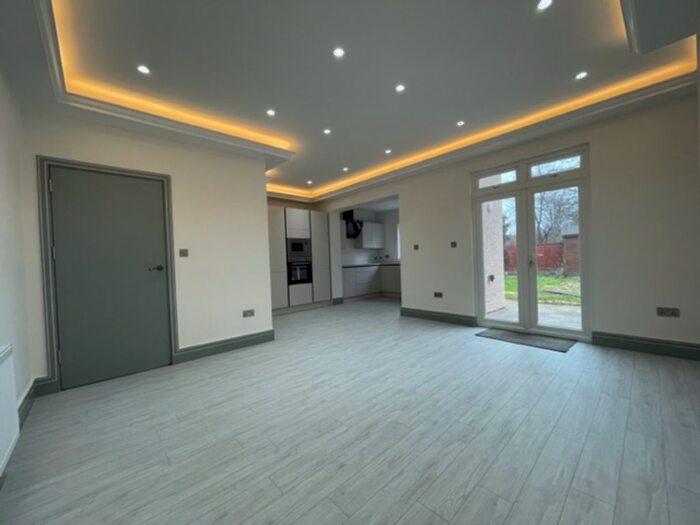 5 Bedroom Terraced House To Rent In Colliers Water Lane, Thornton Heath, CR7