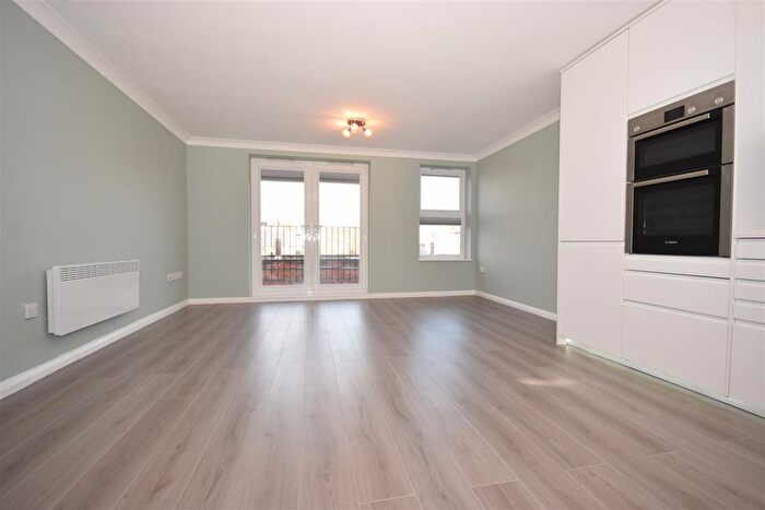 2 Bedroom Flat To Rent In Coombe Lane, London, SW20