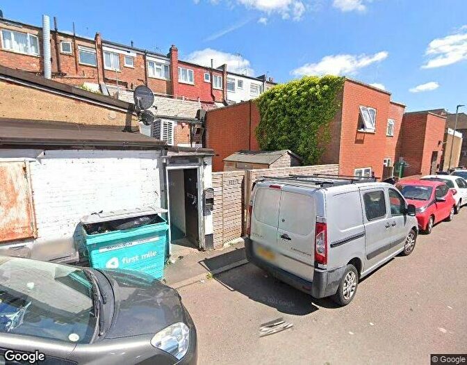 Studio To Rent In A Finchley Road, London, NW11