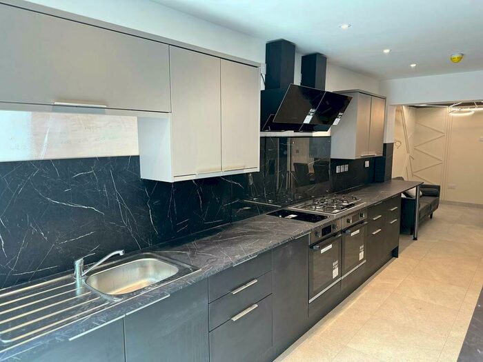 6 Bedroom House To Rent In Sir Henry Parkes Road, Canley, CV4