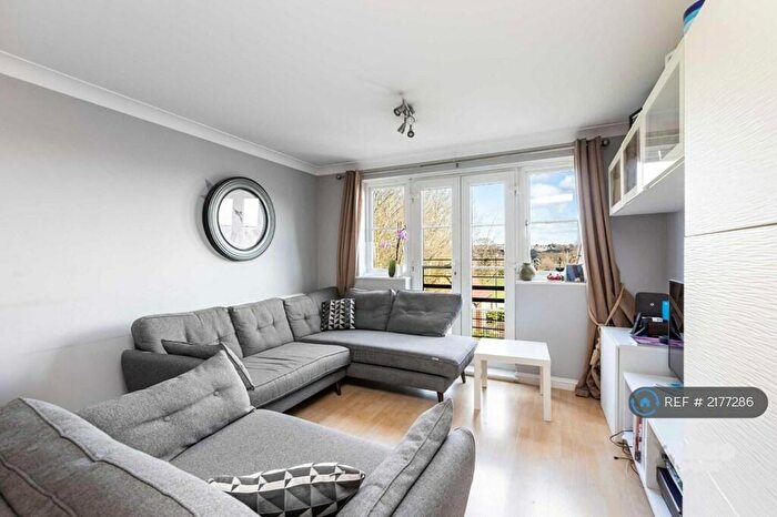 2 Bedroom Flat To Rent In Maddison Court, London, NW4