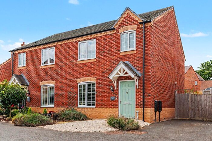 3 Bedroom Semi-Detached House For Sale In Bradley Drive, Shipston-On-Stour, CV36