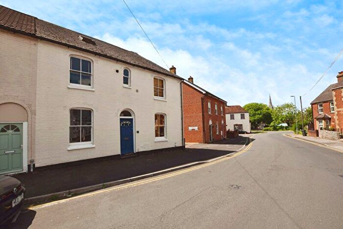 4 Bedroom End Of Terrace House To Rent In Tollgate Road, Salisbury, SP1