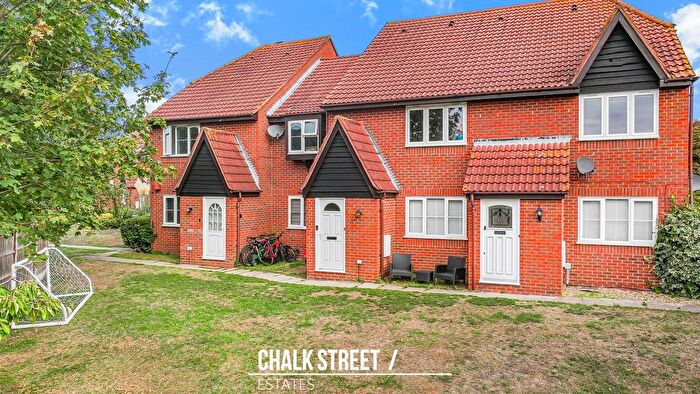 2 Bedroom Maisonette For Sale In Creasey Close, Hornchurch, RM11