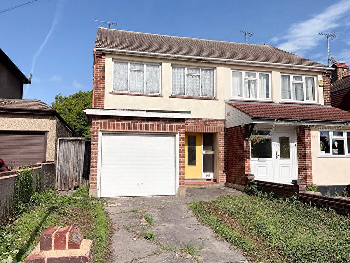 3 Bedroom Semi-Detached House For Sale In The Crescent, Benfleet, SS7