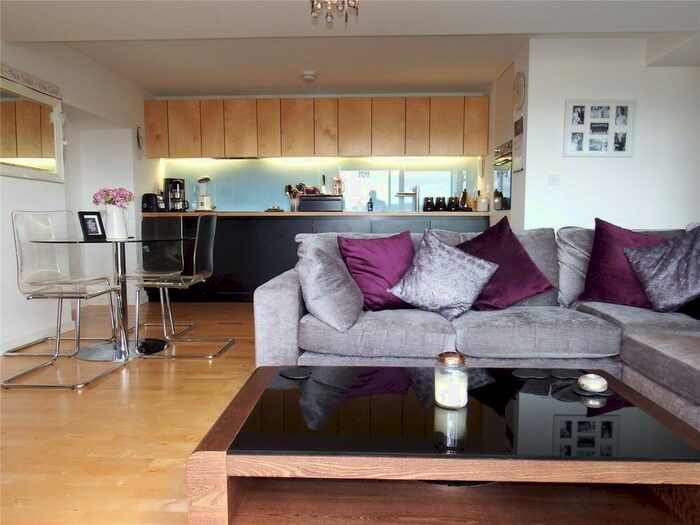 2 Bedroom Flat To Rent In The Avenue, Leeds, LS9