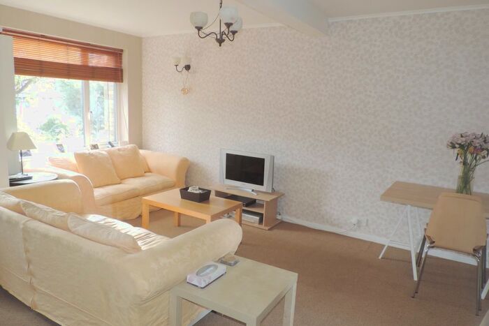 1 Bedroom Maisonette To Rent In Baker Street, Potters Bar, EN6