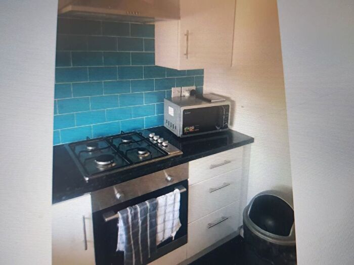 3 Bedroom Flat To Rent In Dabbs Hill Lane, UB5