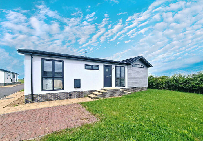 2 Bedroom Park Home For Sale In New Road, Clifton, SG17
