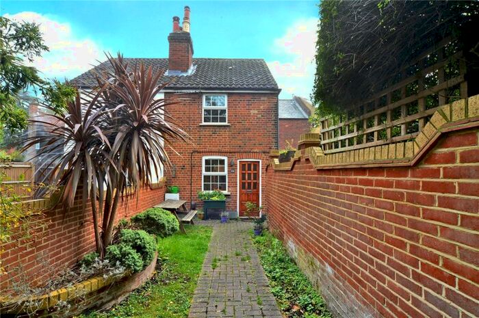 3 Bedroom Semi-Detached House To Rent In Malden Road, Cheam, Sutton, SM3