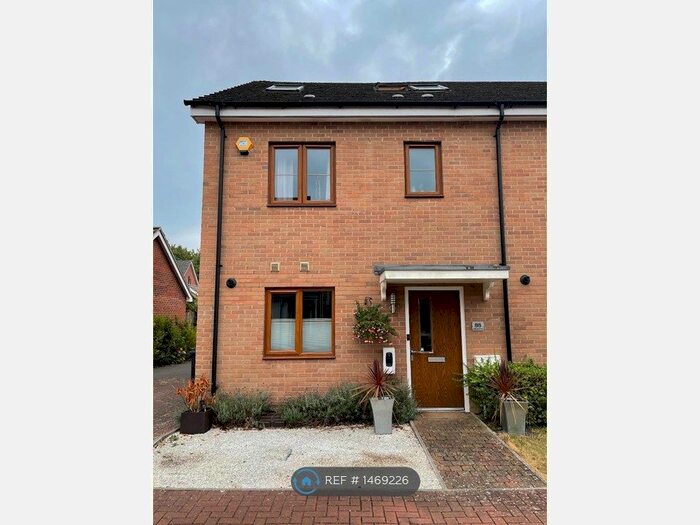 4 Bedroom Terraced House To Rent In Highpath Way, Basingstoke, RG24