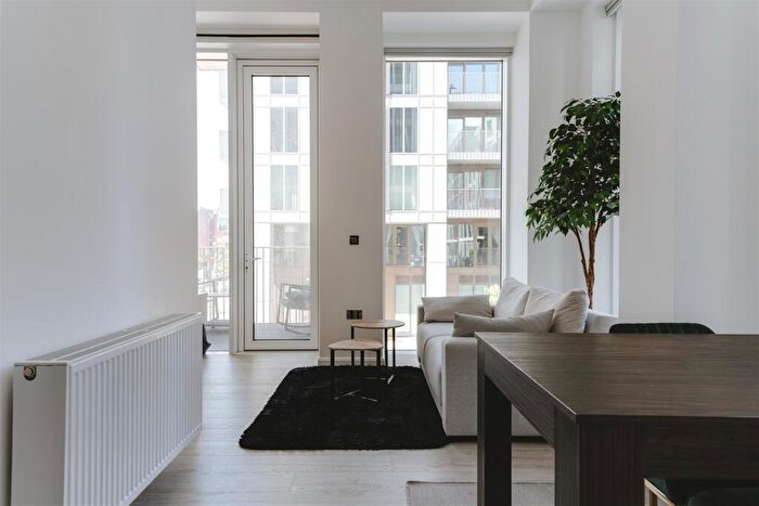 1 Bedroom Flat For Sale In Bouchon Point, London, E1