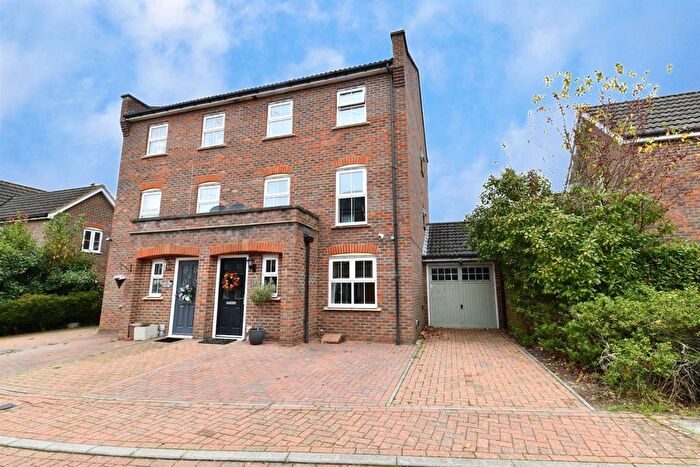 4 Bedroom Semi-Detached House For Sale In Haycock Round, Stevenage, SG1