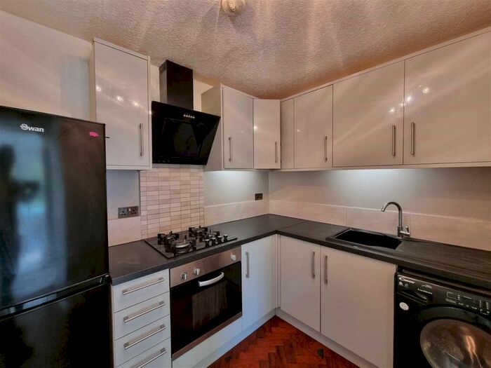2 Bedroom Flat To Rent In Newmans Way, Hadley Wood, EN4