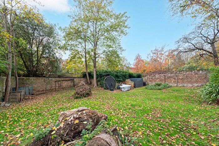 1 Bedroom Flat For Sale In Manor Park, Hither Green, London, SE13