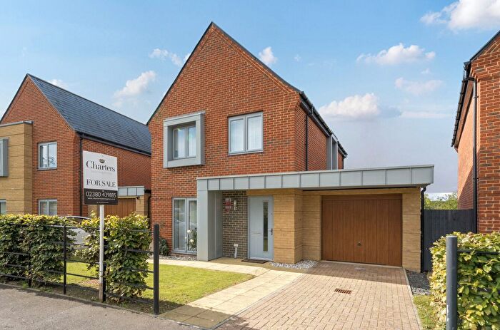 3 Bedroom Detached House For Sale In Maple Crescent, West End, Southampton, Hampshire, SO30